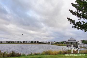 Silverstone Lake subdivision in Carpentersville, IL