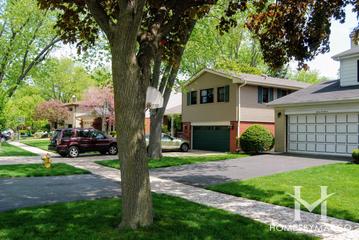 Sunset Heights subdivision in Mount Prospect, IL