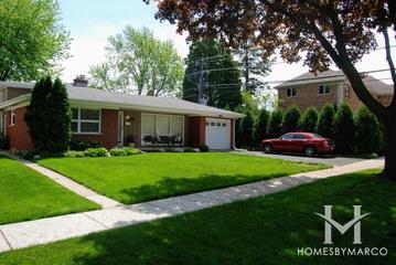 Sunset Heights subdivision in Mount Prospect, IL