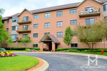 Hidden Lakes building in Lincolnshire, IL
