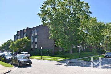 Old Orchard East building in Skokie, IL