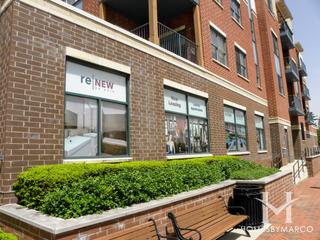 Riverside Plaza building in Algonquin, IL