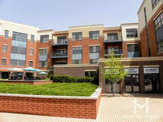 Riverside Plaza building in Algonquin, IL