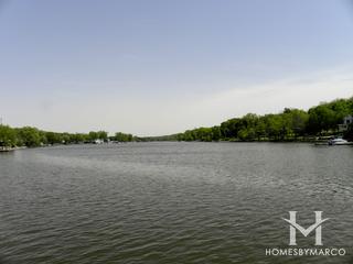 Riverside Plaza building in Algonquin, IL