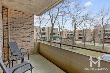 Hawthorn Estates building in Schaumburg, IL