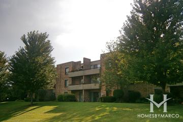 Hawthorn Estates building in Schaumburg, IL