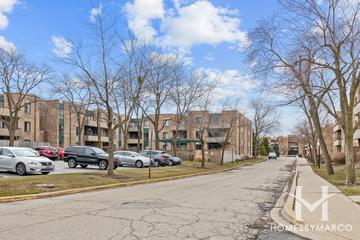 Hawthorn Estates building in Schaumburg, IL