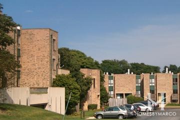 Hawthorn Estates building in Schaumburg, IL