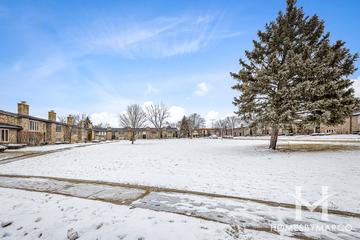 Silver Lake Villas subdivision in Orland Park, IL