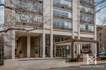 Faulkner House building in the Gold Coast neighborhood of Chicago, IL