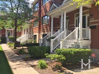 Market Square building in Elmhurst, IL