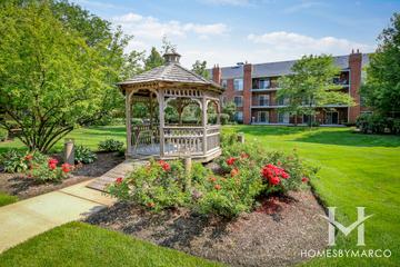 Hunt Club Condos subdivision in St. Charles, IL