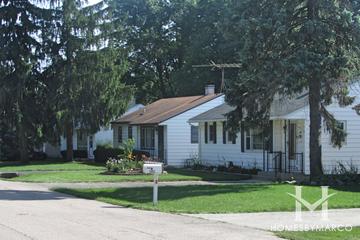 Manor subdivision in Crystal Lake, IL