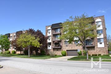 Carriage Walk building in Des Plaines, IL
