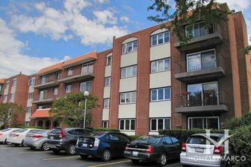 Spanish Courts building in Highland Park, IL
