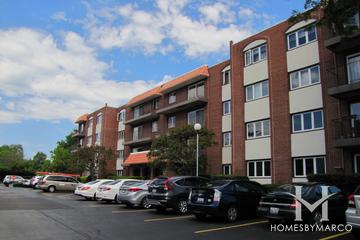 Spanish Courts building in Highland Park, IL