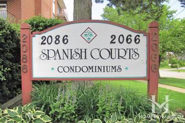 Spanish Courts building in Highland Park, IL