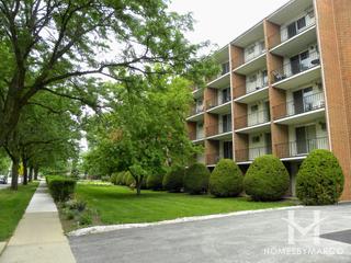 Willows of Elmhurst building in Elmhurst, IL