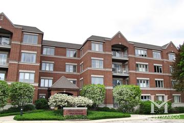 Sheridan Square building in Highland Park, IL