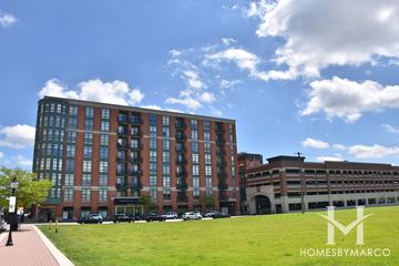 Metropolis building in Arlington Heights, IL