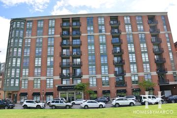 Metropolis building in Arlington Heights, IL