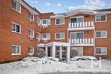 Country Club Condominium building in Arlington Heights, IL