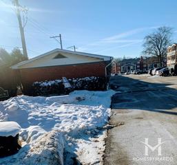 Country Club Condominium building in Arlington Heights, IL