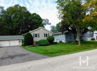 Barrington Meadows subdivision in Barrington, IL
