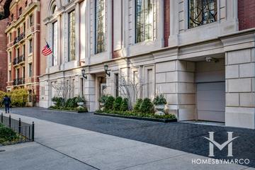 1122 N. Dearborn building in the Rush & Division neighborhood of Chicago, IL