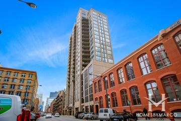 Erie Center Tower Condos building in the River North neighborhood of Chicago, IL