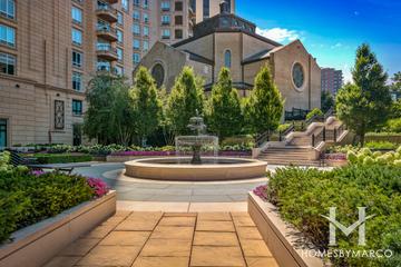 Lincoln Park 2520 building in the Lincoln Park neighborhood of Chicago, IL