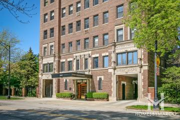 The Renaissance building in the Edgewater neighborhood of Chicago, IL