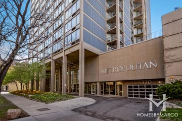The Metropolitan building in the Edgewater neighborhood of Chicago, IL