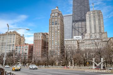 Drake Tower building in the Streeterville neighborhood of Chicago, IL