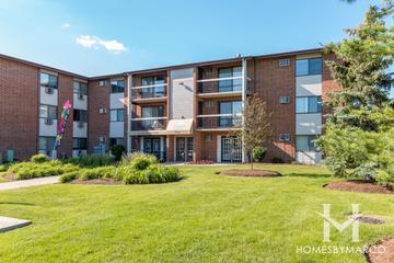 The Ponds building in Naperville, IL