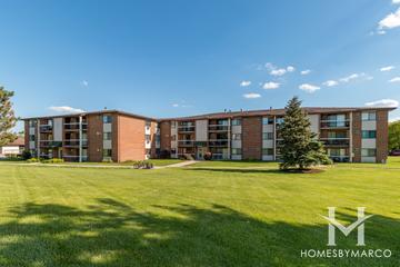 The Ponds building in Naperville, IL