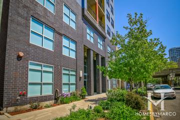 1122 W. Catalpa building in the Edgewater neighborhood of Chicago, IL