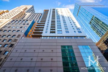 Avenue East building in the West Town neighborhood of Chicago, IL