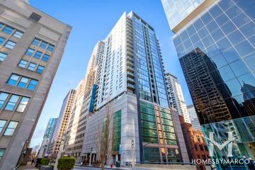 Avenue East building in the West Town neighborhood of Chicago, IL