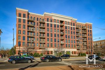 343 W. Old Town building in the Old Town neighborhood of Chicago, IL