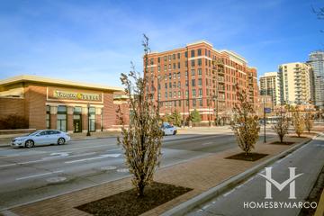 343 W. Old Town building in the Old Town neighborhood of Chicago, IL