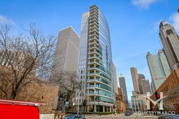 30 W. Oak building in the Rush & Division neighborhood of Chicago, IL