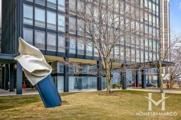 860-880 N Lake Shore building in the Streeterville neighborhood of Chicago, IL