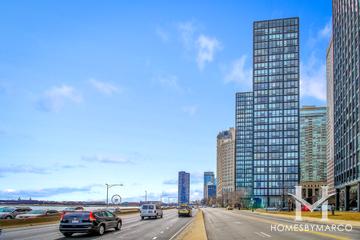 860-880 N Lake Shore building in the Streeterville neighborhood of Chicago, IL