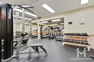 3950 N Lake Shore building in the Lake View neighborhood of Chicago, IL