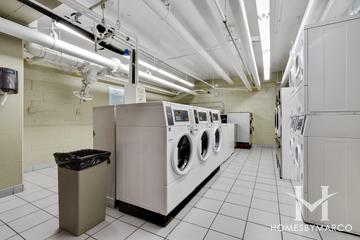 3950 N Lake Shore building in the Lake View neighborhood of Chicago, IL