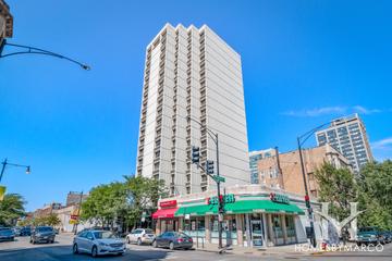 Clark Place building in the Lincoln Park neighborhood of Chicago, IL
