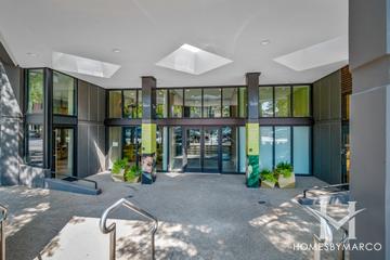 Clark Place building in the Lincoln Park neighborhood of Chicago, IL