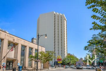 Clark Place building in the Lincoln Park neighborhood of Chicago, IL
