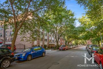 625 W. Wrightwood building in the Lincoln Park neighborhood of Chicago, IL